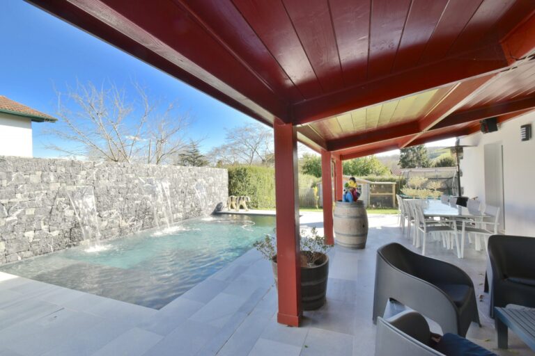 Maison contemporaine avec piscine