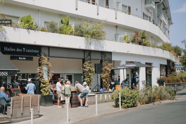 Au-dessus des Halles des 5 Cantons – Un T2 au cœur de la vie d’Anglet.