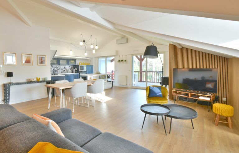 BIDART – Dernier étage – 98 m² – Terrasse – Box – Cave – Parking